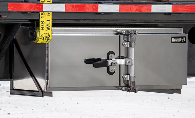 Compression vs Cam Locks: What’s Best for Heavy Haulage?